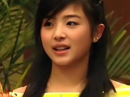 她15岁出道即爆红却因不雅照被毁如今男友是我们熟悉的他